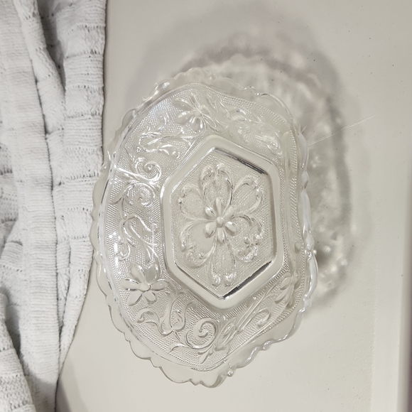 🕸Vintage Glass Octagon Shaped Floral Accented Textured Exterior Mini Dish - Picture 2 of 7